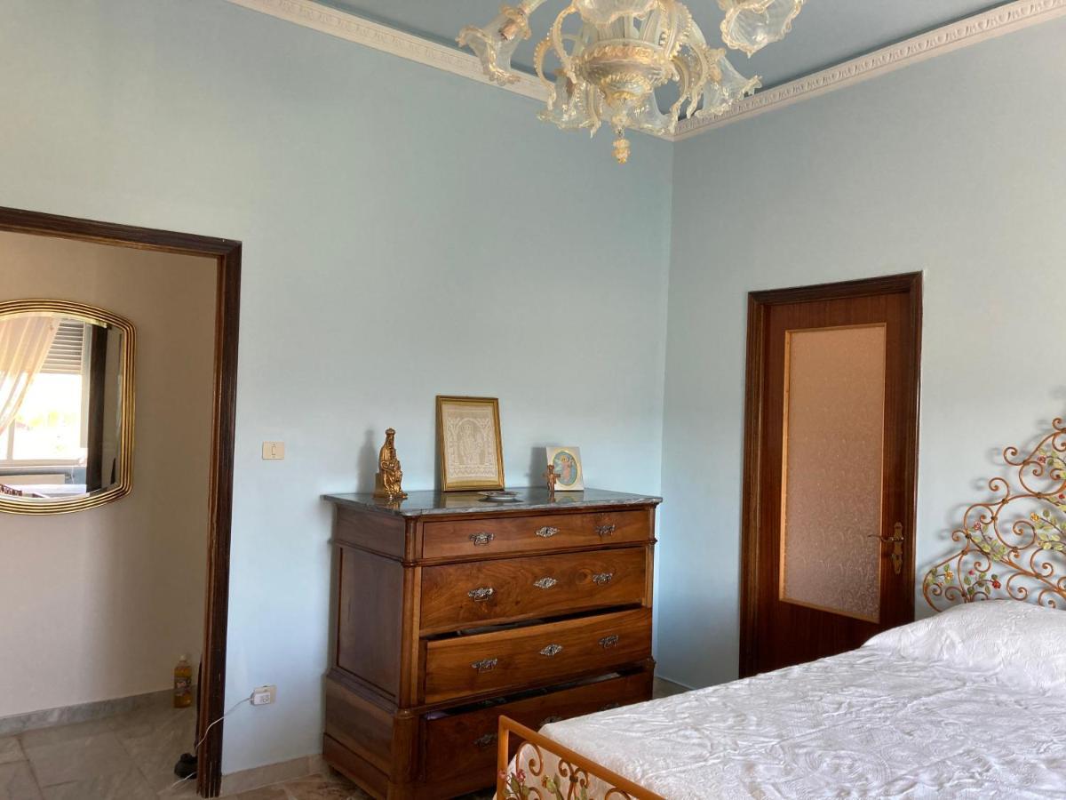 zia Teresa fitta camere in villa Viggiano Esterno foto